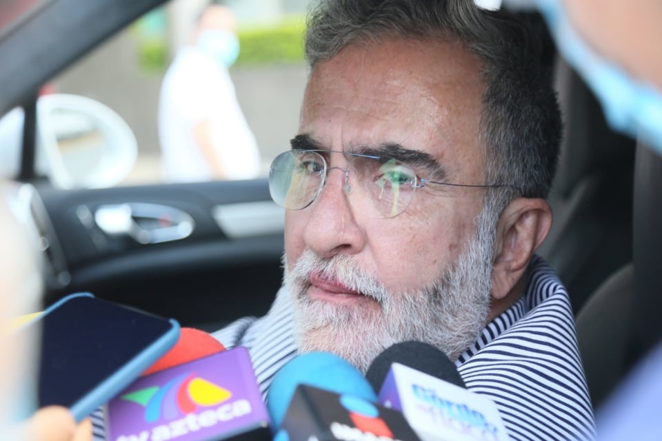 Novia de Vicente Fernández Jr reaparece tras ser hospitalizada y se muestra muy golpeada