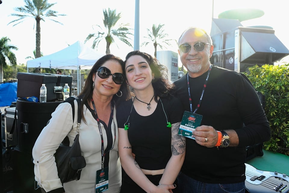 Emily Estefan, Gloria, gay, hija, estrellas LGBTQ+, estrellas latinas LGBTQ+