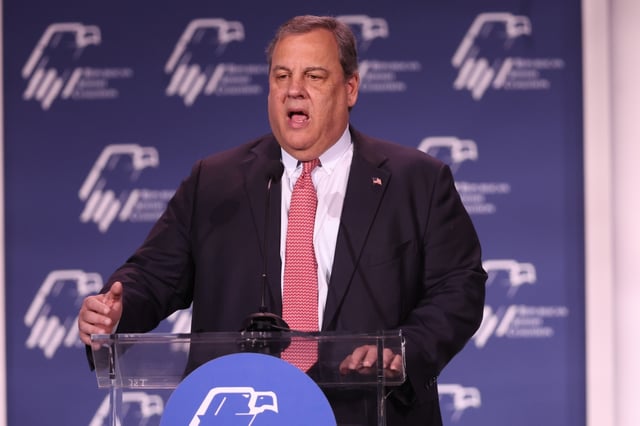 Chris Christie’s niece kicked off airplane for harassing Latino family