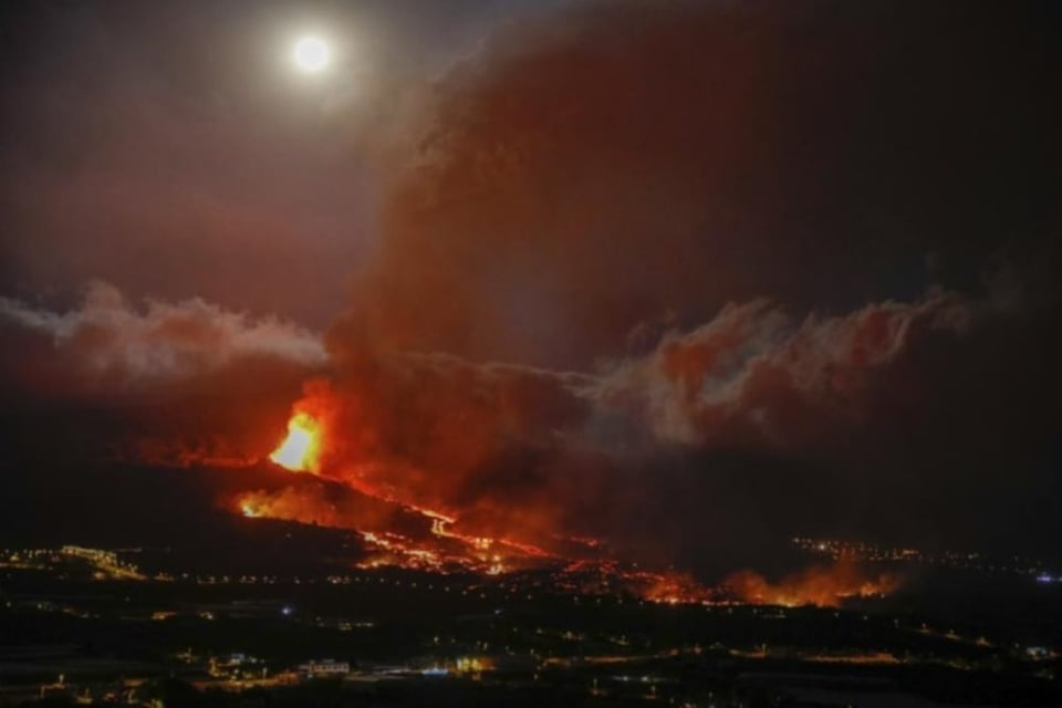 Volcán Cumbre, nueva colada lanza rocas gigantescas del tamaño de una casa (VIDEO)