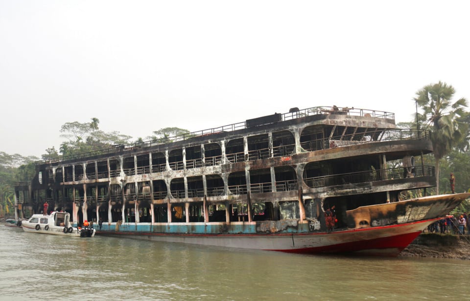 Incendio en ferry deja 39 muertos en Bangladesh (FOTOS) featured image