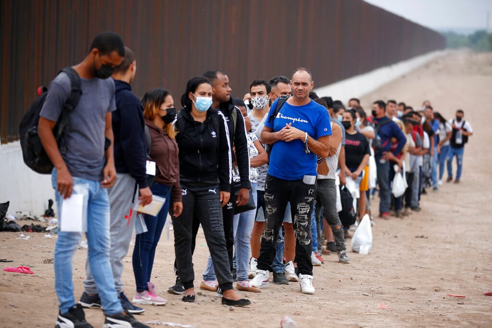 Administración Biden considera propuesta migratoria como la de Trump