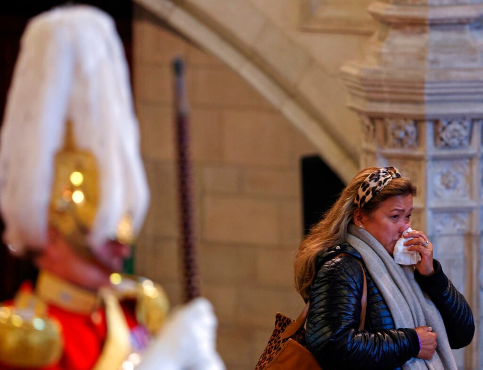 Arresto ataúd Reina Isabel