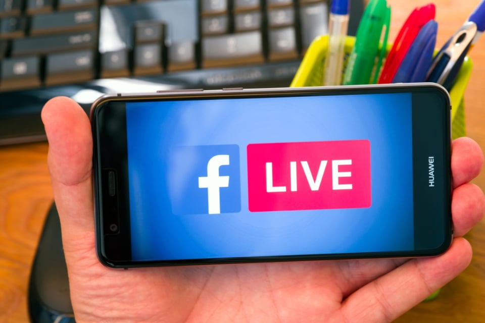 Apuñala mortalmente a su madre y lo transmite en un Facebook Live