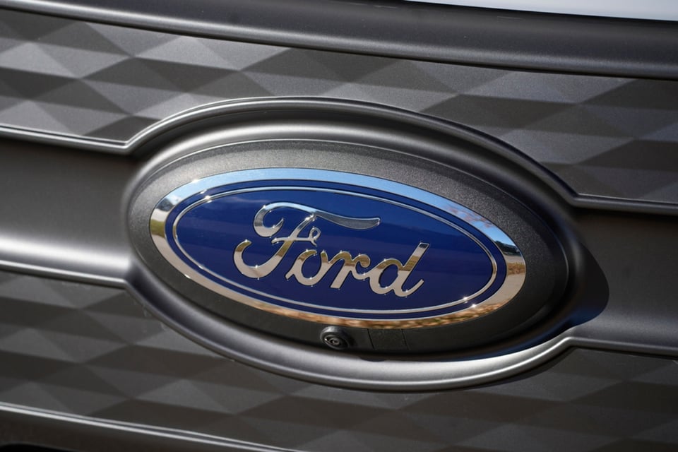 Ford y Stellantis critican acuerdo comercial de Trump con Reino Unido