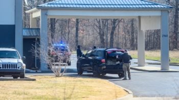 Policía de la zona resguardó a las personas tras el tiroteo en el hotel de Kentucky