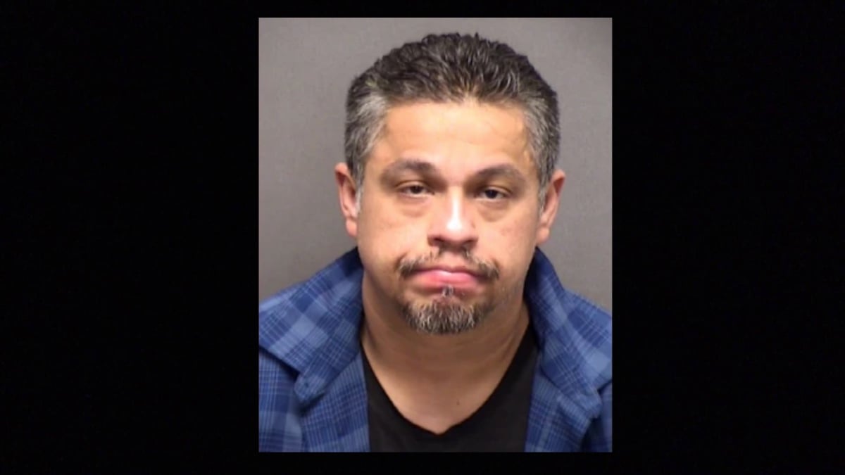 Frank Falcón fue detenido en Texas luego de matar a su madre a balazos y en el tiroteo dejar mal herido al esposo de la mujer.