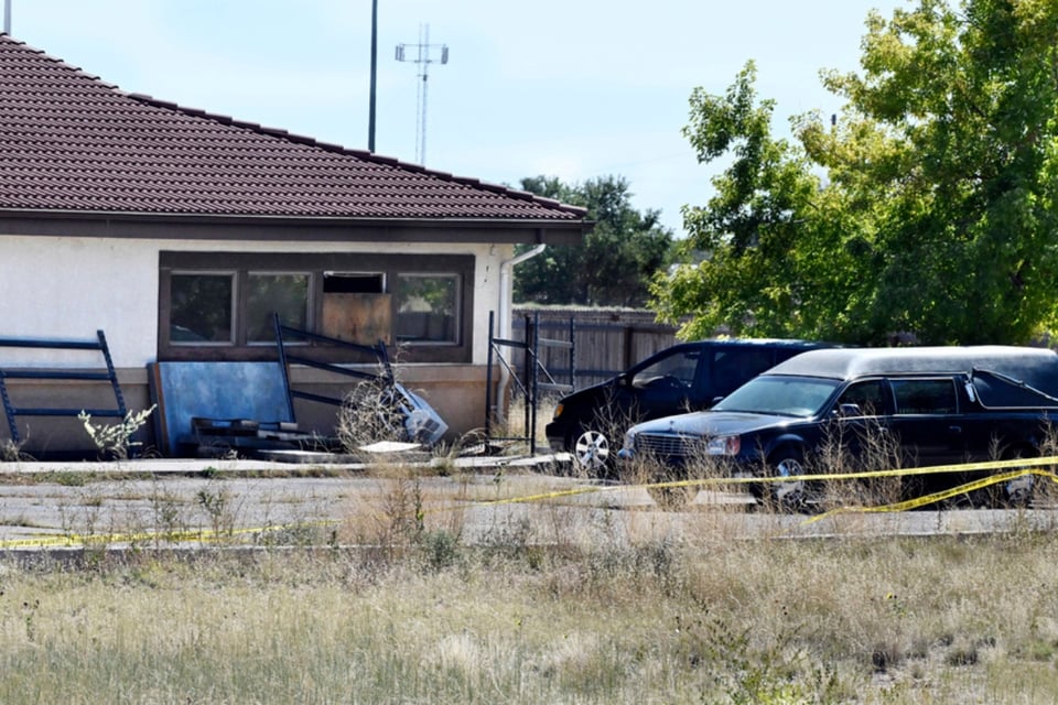 Arresto, dueños Return to Nature, policía, investigación, cuerpos