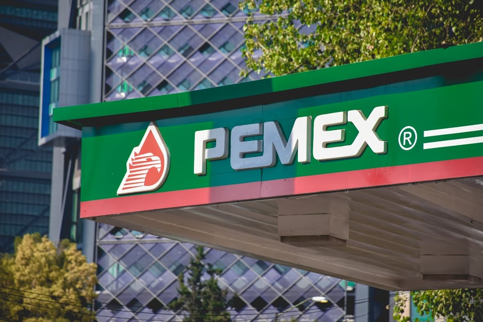 Incendios en dos plantas de Pemex deja al menos 8 heridos en México