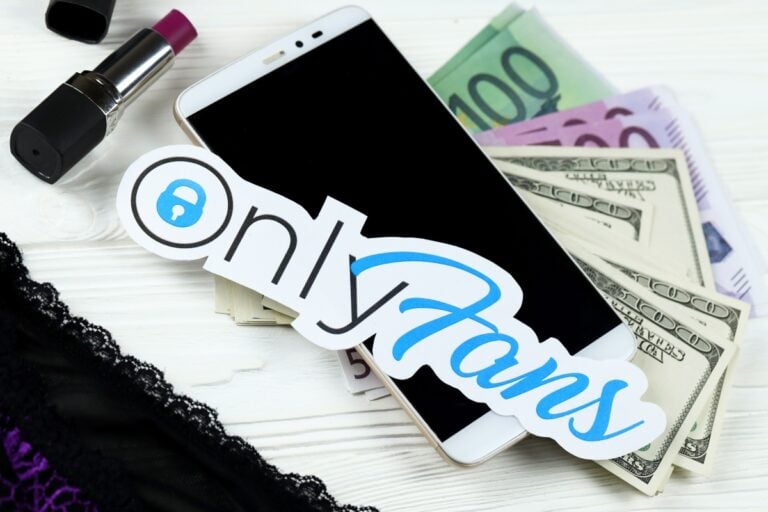 ¿En la pobreza? Karely Ruiz aparece como mesera después de ganar millones en Only Fans