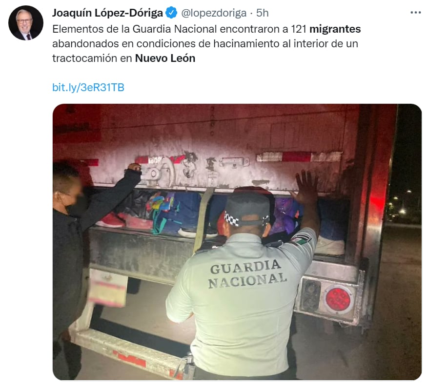 Hallan migrantes abandonados camión