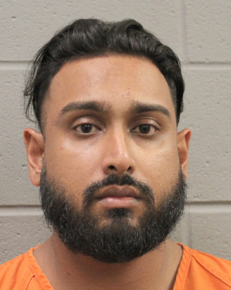 El policía Galib Waheed Chowdhury es acusado de herir a su esposa