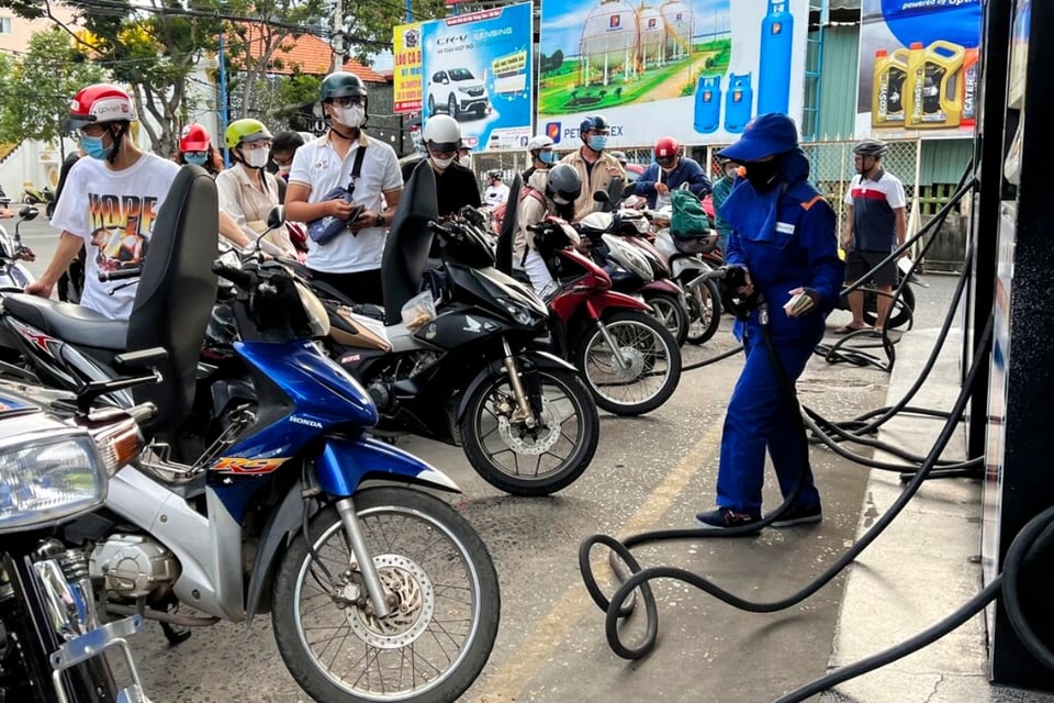 Cambian sus rutinas por los altos precios