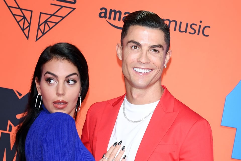 Descubren arete en hijo de Cristiano Ronaldo y critican a su madre por permitirlo (FOTO)