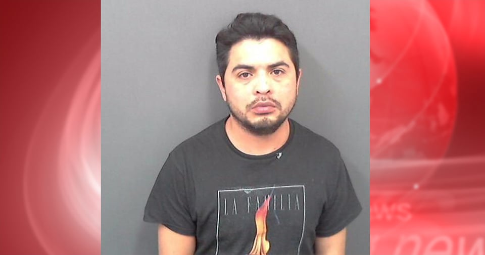 Crónica: Cachan a latino infraganti abusando de su pequeña vecina