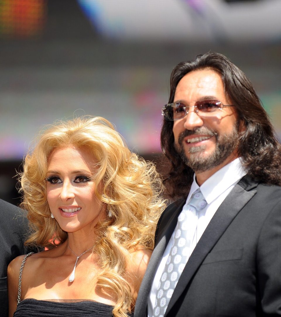 Cristy Solís, esposa del Buki muestra sus encantos