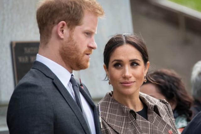Aseguran que Harry y Meghan están furiosos por decisión del Rey Carlos III sobre sus hijos