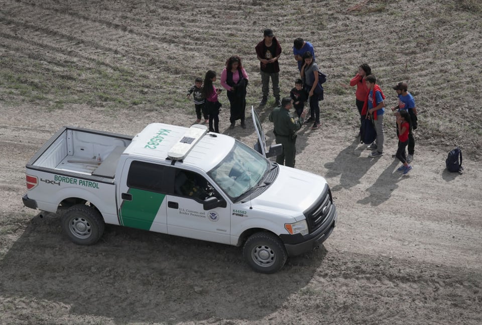 ¿Cómo supuestamente están localizando inmigrantes?