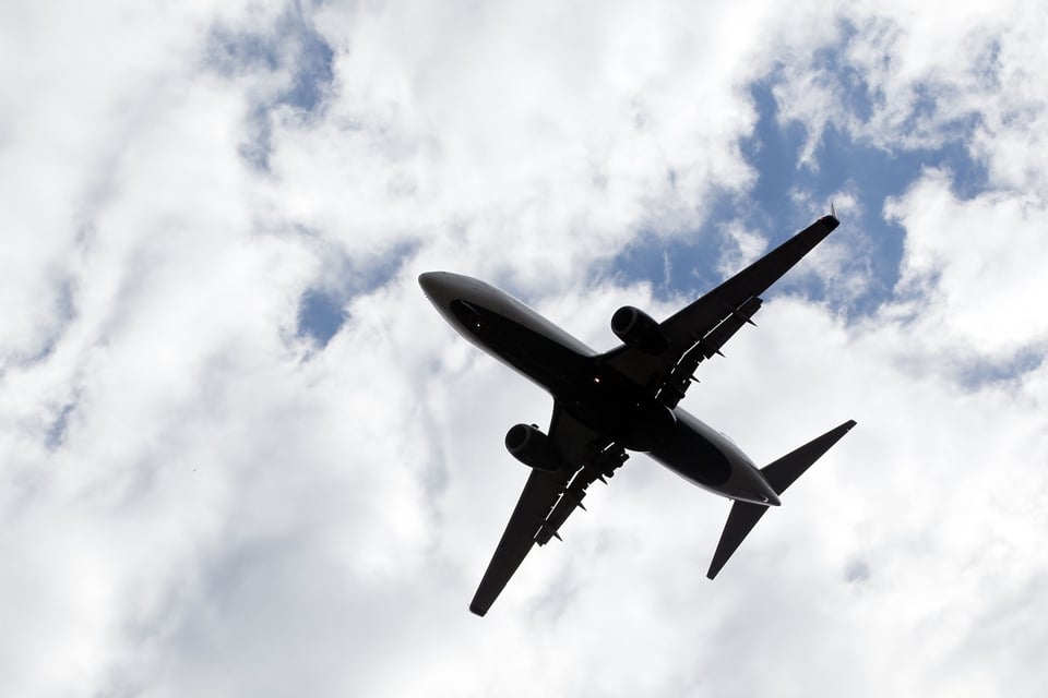 Encuentran un cuerpo luego de que avión se estrellara en el océano de EEUU