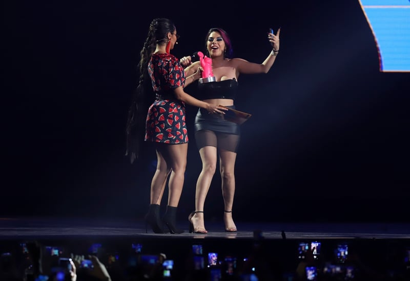 Muestra sus 'encantos'