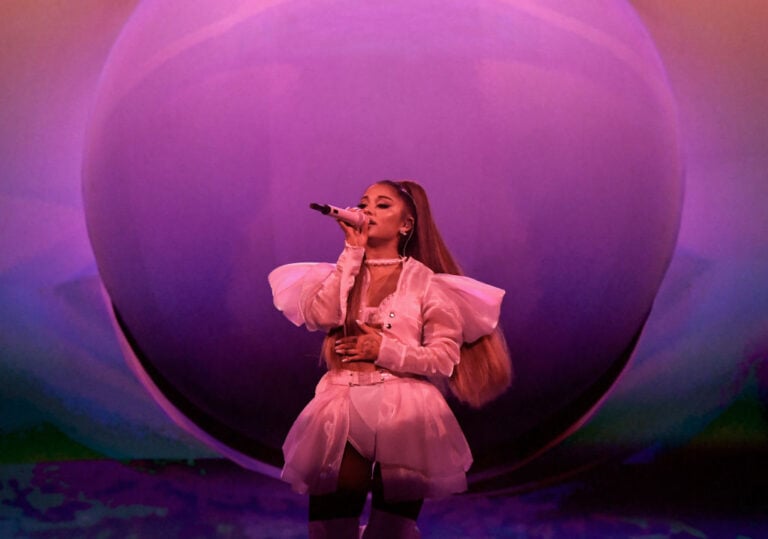 Ariana Grande está separándose de Dalton Gomez tras dos años de casados