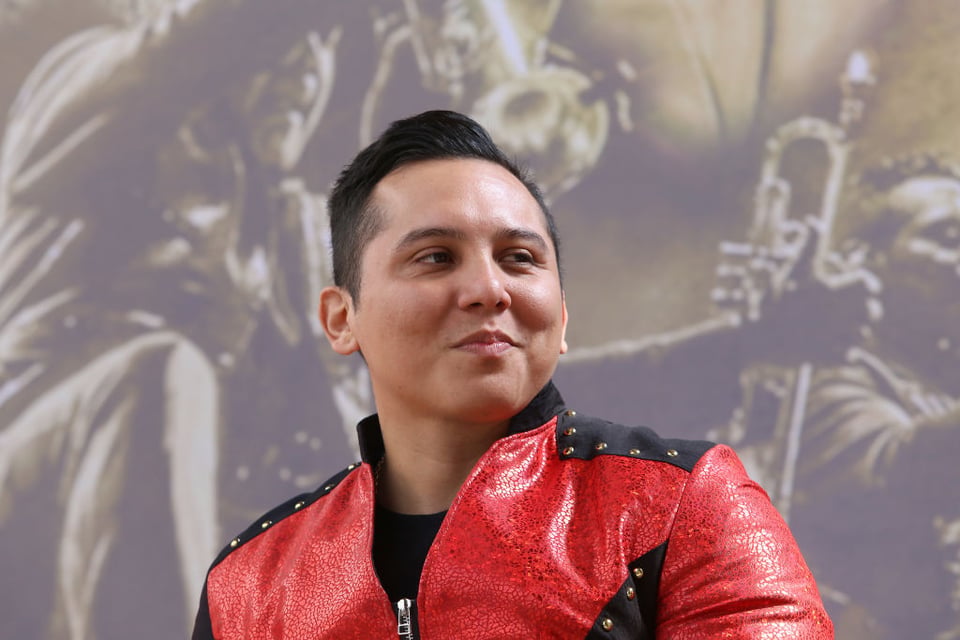 ¡La esposa de Edwin Luna confiesa que le huele los calzones! (VIDEO)