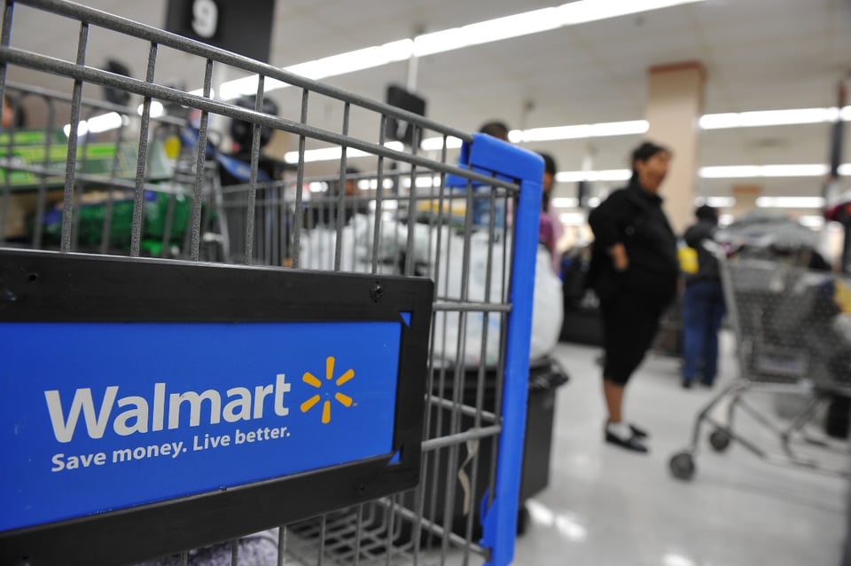 Hombre muere tras tiroteo dentro de Walmart en EEUU