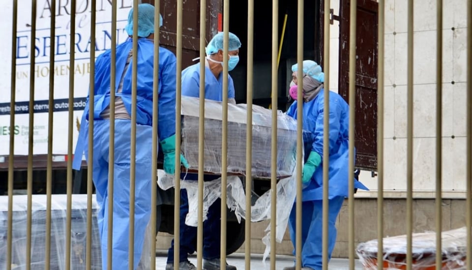Curioso: Hombre ‘muerto’ revive en la morgue (VIDEO)