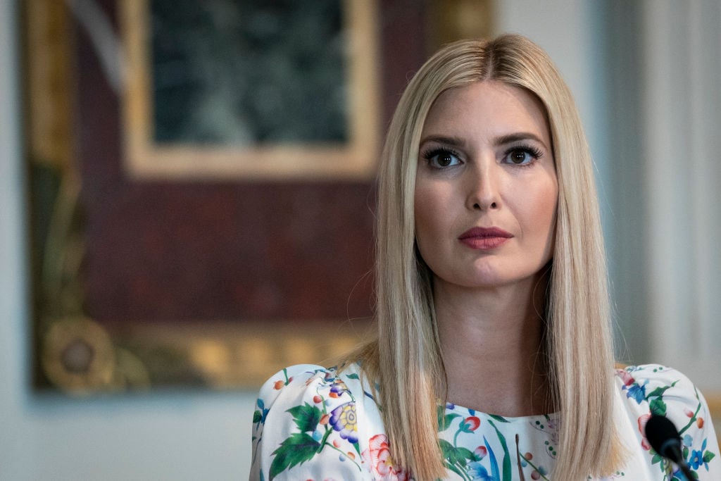 Ivanka Trump aparece en traje de baño y vacacionando tras ‘darle la espalda’ a su papá (FOTOS)