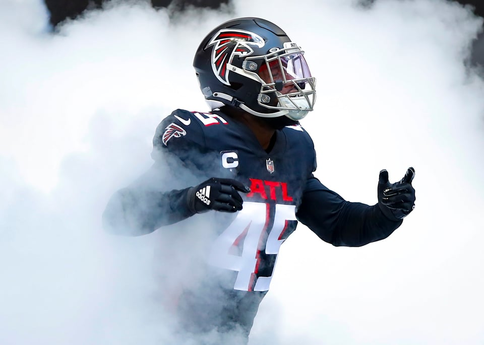 Browns pactan canje de Deion Jones proveniente de Falcons