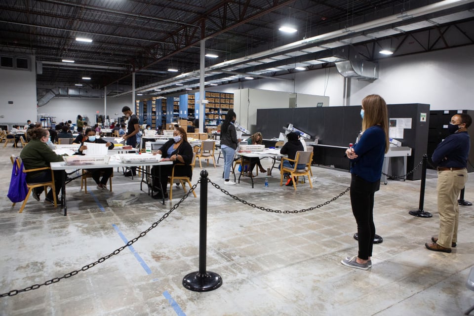 Poll workers, election officials, assistance, help, MundoNOW