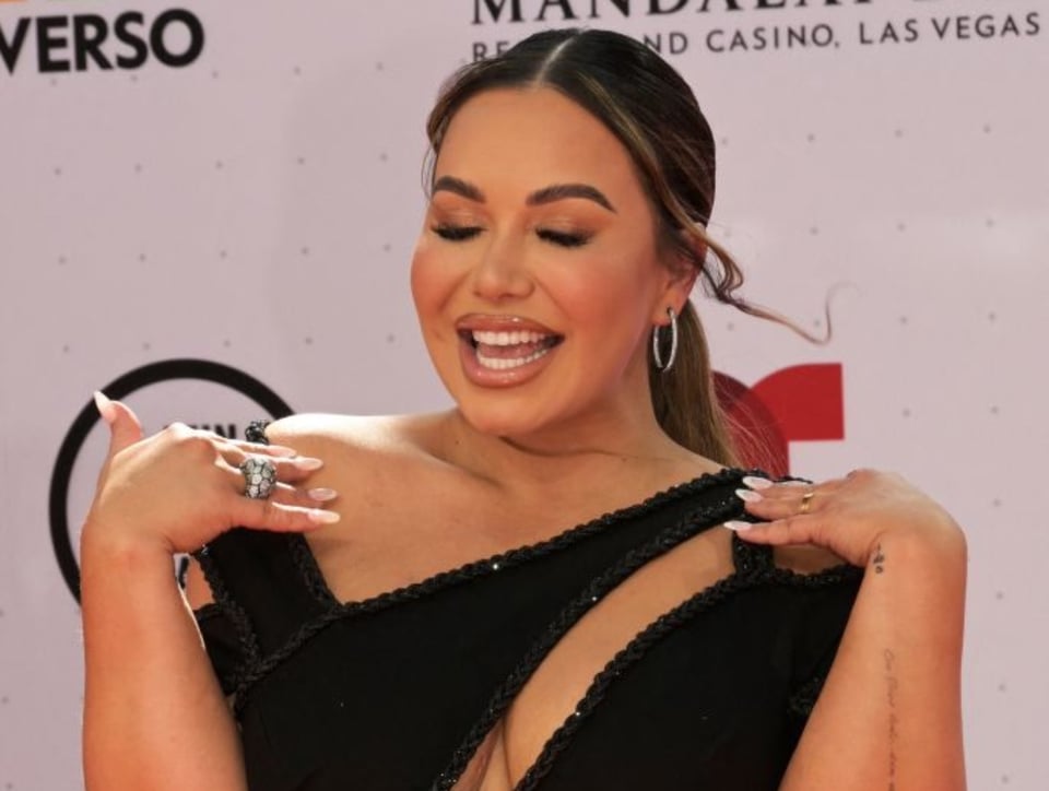 ¡Chiquis Rivera posa en bikini anaranjado y muestra su nueva figura! (FOTOS)