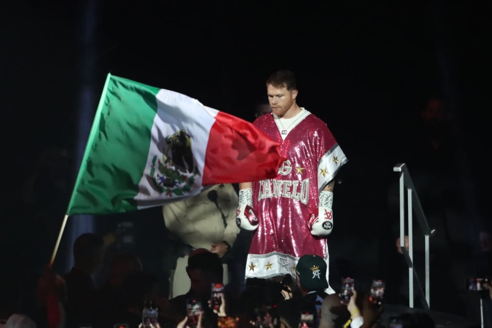 Tras su derrota, El Canelo Álvarez reaparece y hace sorpresivo anuncio
