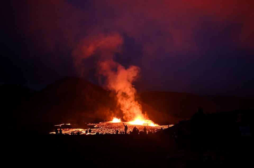 tectonic plates, Mid-Atlantic Ridge, active volcanoes, volcanic activity, mundonow