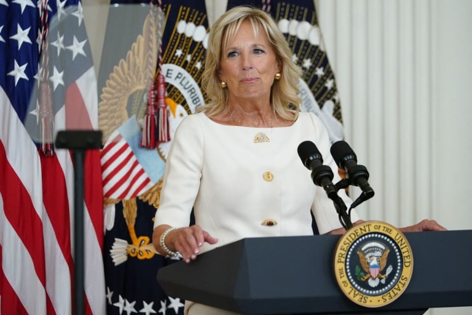 Le gritan a Jill Biden, ¡Su reacción y la de su seguridad es increíble! (VIDEO)