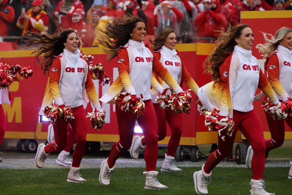 Muestran a las porristas de los Chiefs de Kansas City a horas del Super Bowl (FOTOS)