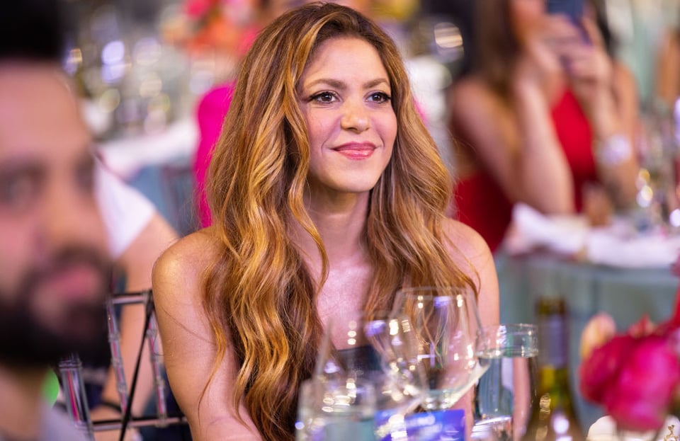 Shakira was allegedly seen kissing Lewis Hamilton during a romantic dinner