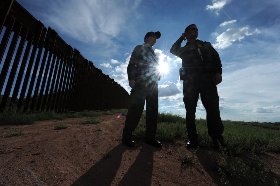 Atrapan a polleros tratando de meter a inmigrantes a EEUU