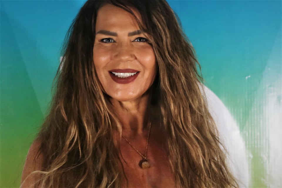 ¡Niurka Marcos aparece en bikini azul y acaba mostrando todo! (FOTOS)