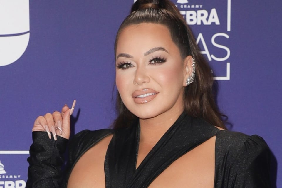 Chiquis Rivera orgullosa de sus calcetines rotos (VIDEO)