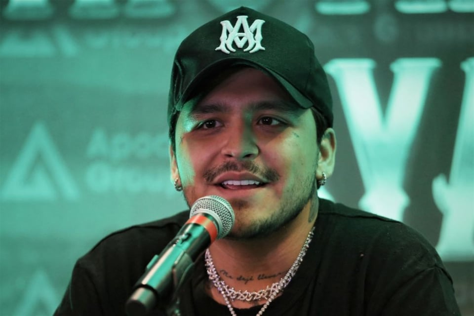 La mamá de Nodal comparte foto con Christian acostados, pero los fans explotan contra ella featured image