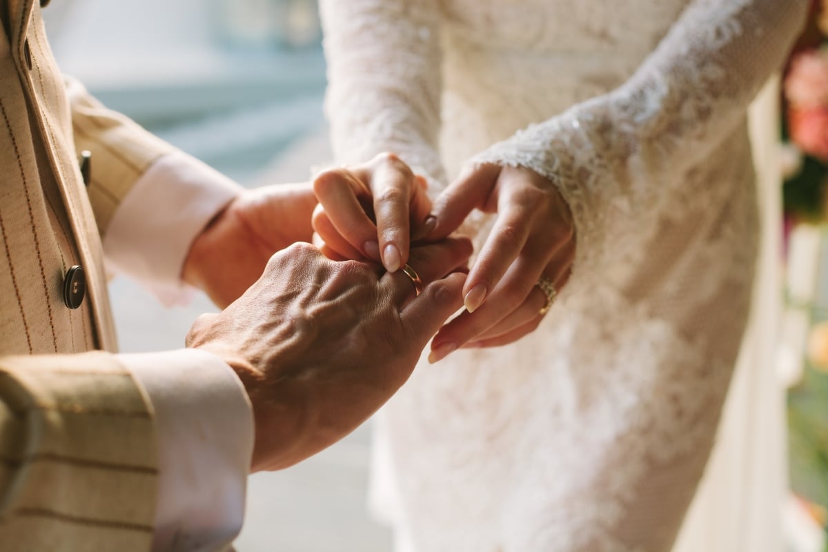 Curioso: Tras 10 años de matrimonio pareja descubre que son hermanos