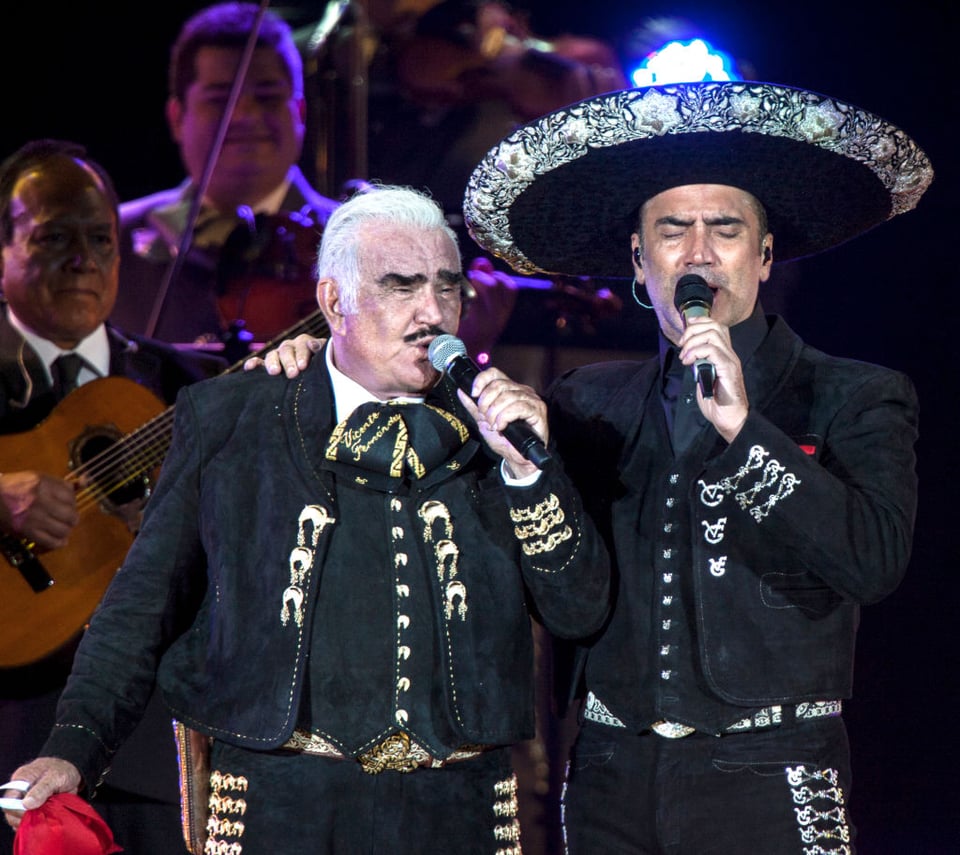 ¡Alejandro lo recuerda en el día del padre!