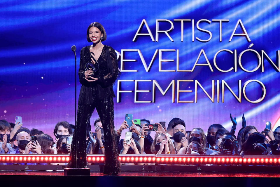 Ángela Aguilar desfilará lencería