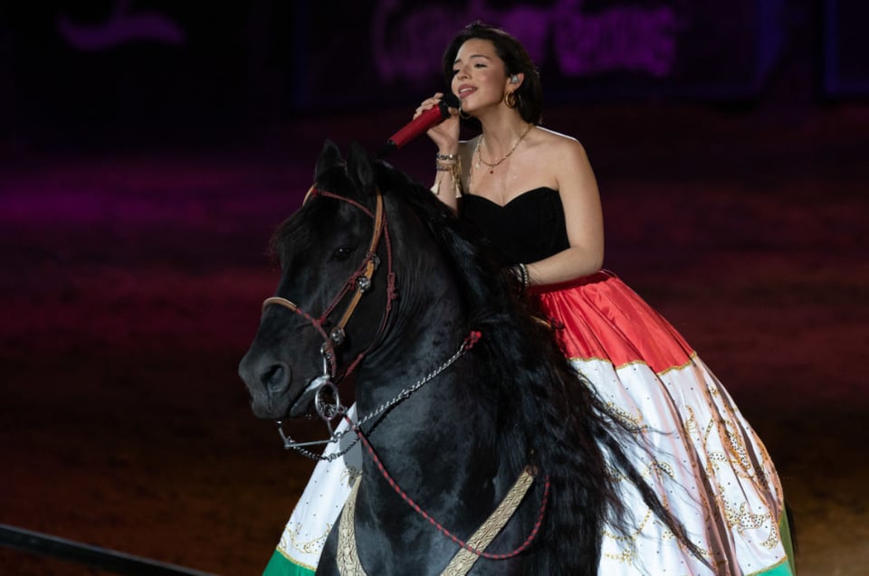 ¿Ángela Aguilar manda indirecta?; Está dispuesta a seguir adelante con su vida