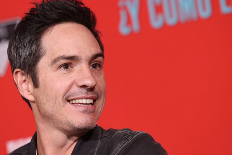 Actor Mauricio Ochmann makes his singing debut to mixed responses (VIDEO)