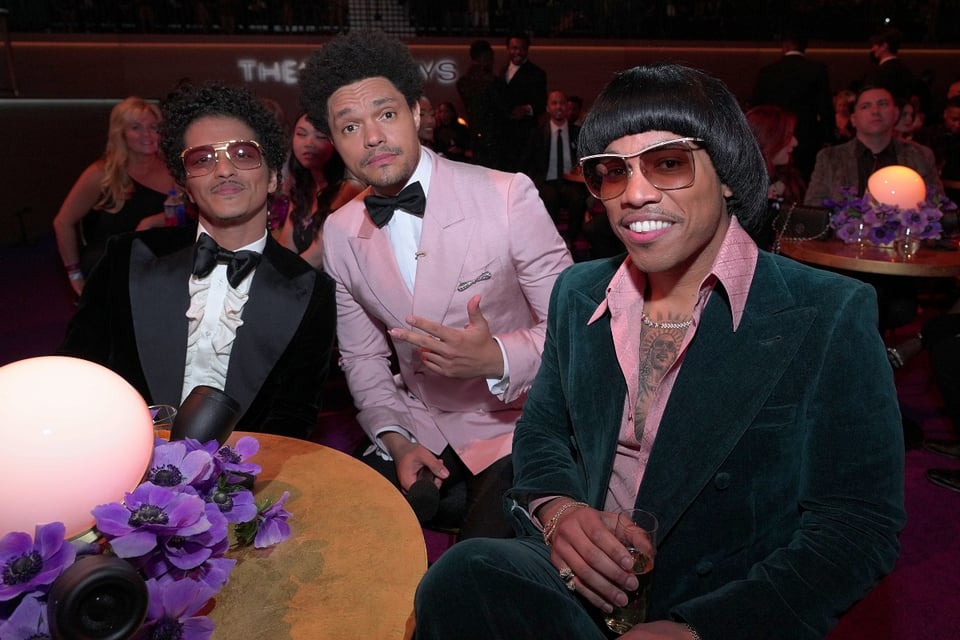 ¿SE REPITE LO DE LOS OSCAR? Conductor hace broma a Bruno Mars y se le queda viendo de la peor forma (VIDEO) featured image
