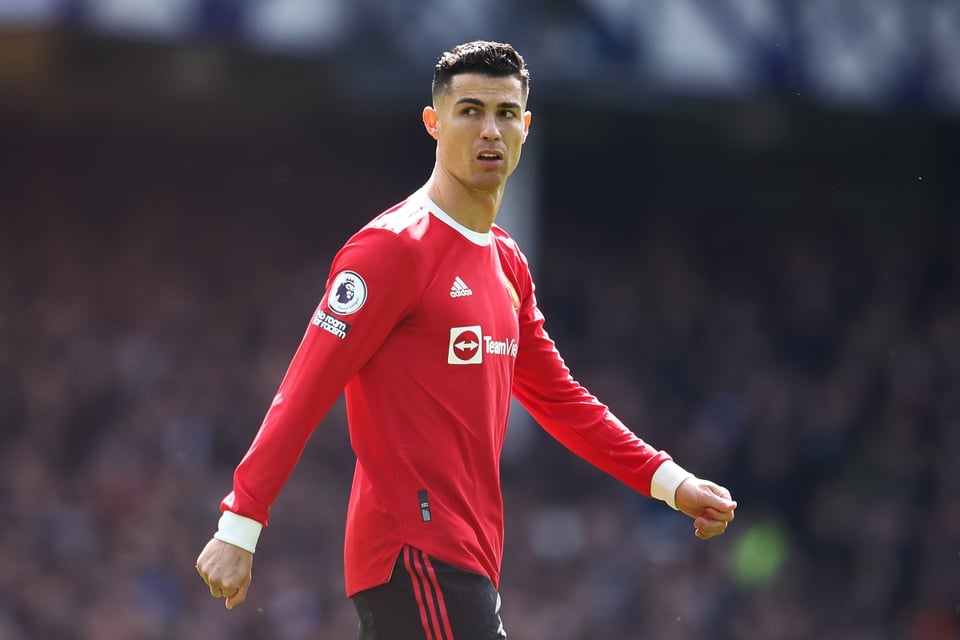 Cristiano Ronaldo se vuelve loco y rompe el celular de un aficionado (VIDEO)