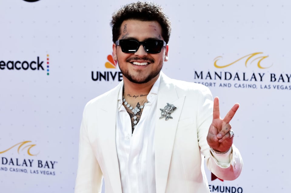 Christian Nodal aparece cantándole ¿a Belinda?; «Está dolido» (VIDEO) featured image