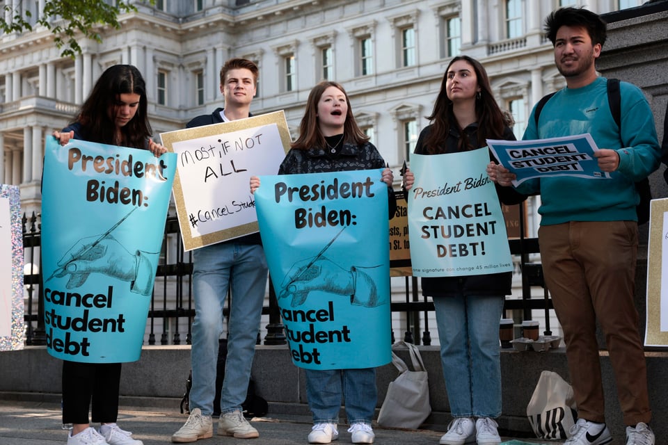 ¿Quiénes son los más 'presionados' con los préstamos estudiantiles?